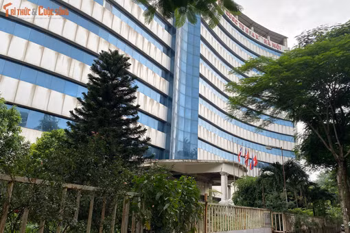 Bệnh viện quốc tế triệu đô bỏ hoang trên 'đất vàng' ở Hà Nội