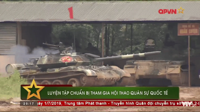 Trong phóng sự “Luyện tập chuẩn bị tham gia hội thao quân sự quốc tế” trên kênh truyền hình QPVN, lần đầu tiên khán giả qua màn ảnh nhỏ được tận mắt chứng kiến T-54M3 của Binh chủng Tăng – Thiết giáp thể hiện sức mạnh trên thao trường. Hiện T-54M3 là biến thể đại nhất của dòng xe tăng T-54/55 của Việt Nam. Nguồn ảnh: QPVN.
