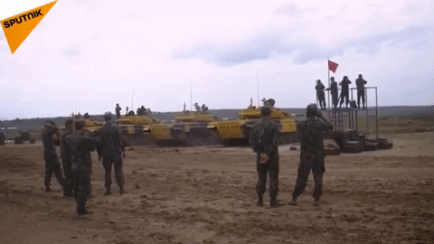 Trong Tank Biathlon có nhiều nội dung tranh tài khác nhau như chạy đua trên địa hình phức tạp, vượt chướng ngại vật, bắn pháo, đòi hỏi tổ lái phải thuần thục kỹ năng điều khiển cũng như sử dụng vũ khí trang bị trên xe. Sau ba vòng thi, đội tuyển vào về đích với thời gian thực hiện các vòng thi ngắn nhất sẽ trở thành đội dành chiến thắng. Nguồn ảnh: Sputnik.