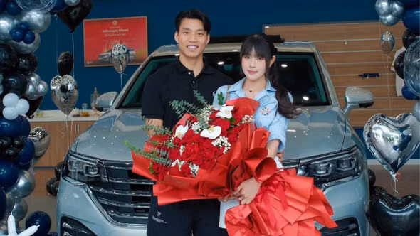 Sau đám cưới, Văn Thanh sắm thêm xế hộp cho vợ