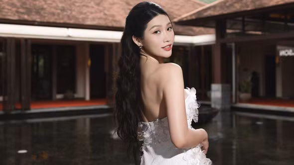 Á hậu Quỳnh Châu khoe nhan sắc mẹ 1 con, mặc đơn giản vẫn sang 