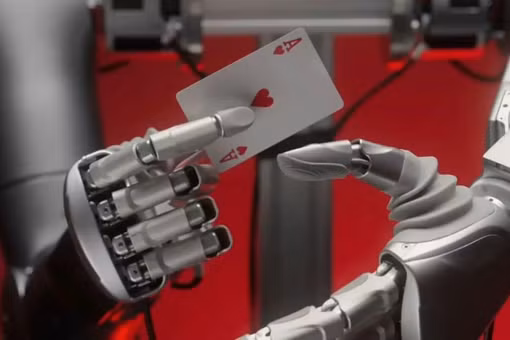 Bàn tay robot Trung Quốc khiến người xem trầm trồ vì quá khéo
