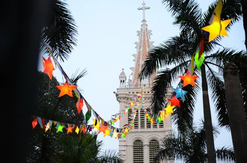 Nhà thờ cổ nhất Sài Gòn lộng lẫy mùa Giáng sinh 