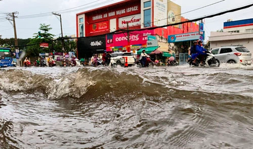 TP HCM: Hồ điều tiết thông minh chống ngập bị ngập lụt sau mưa lớn
