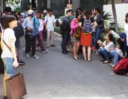 Chung cư 24 tầng cháy, hàng trăm người tháo chạy ở TP HCM
