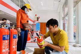 [VIDEO] Hà Nội liên tiếp cháy chung cư, cảnh sát PCCC khuyến cáo kỹ năng thoát hiểm