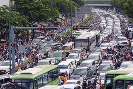 [SPOTLIGHT] TP.HCM sẽ đổi toàn bộ xe công vụ, xe cá nhân của cán bộ sang xe điện