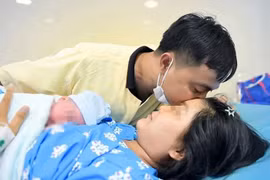 [SPOTLIGHT] Đề xuất hỗ trợ nuôi con đến 3 tuổi, khen thưởng gia đình sinh 2 gái