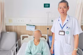 Tưởng viêm ống tai, cụ bà 81 tuổi phát hiện ung thư xâm lấn