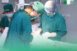 Thai 36 tuần xoắn tử cung 180 độ, sản phụ rơi vào sốc nguy kịch