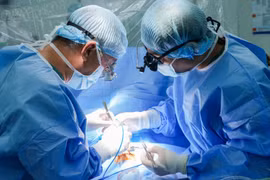Nhiều năm sau cấy máy nhịp tim mới phát hiện mắc dị tật tim bẩm sinh