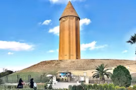Tòa tháp khổng lồ 1.000 tuổi khiến cả thế giới kinh ngạc ở Iran