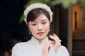 Sao mai Thu Hằng diện áo dài trắng thuần khiết đẹp nao lòng