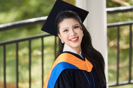 Hoa hậu Loan Vương nhận 2 bằng thạc sĩ trong vòng 6 tháng