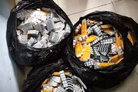 Kịp thời ngăn chặn vụ vận chuyển thuốc tây không rõ nguồn gốc ở Đồng Tháp