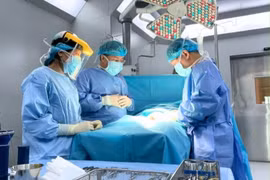 Đau bìu 3 ngày, bé trai mất tinh hoàn vì nhập viện quá muộn