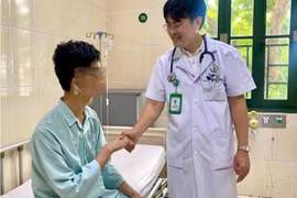 16 tuổi, nam thiếu niên Đức vượt hàng nghìn km về Việt Nam sửa lõm ngực