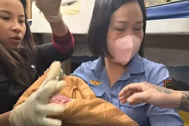 Kỳ tích đỡ đẻ sinh non 34 tuần trên tàu SE4
