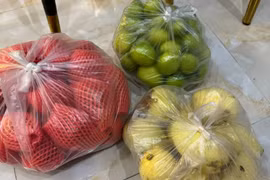 Hàng xóm nhờ đón con cả tháng, đi chợ hộ không trả tiền còn chê