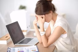 Mẹo chăm sóc da cho người làm việc liên tục trước màn hình