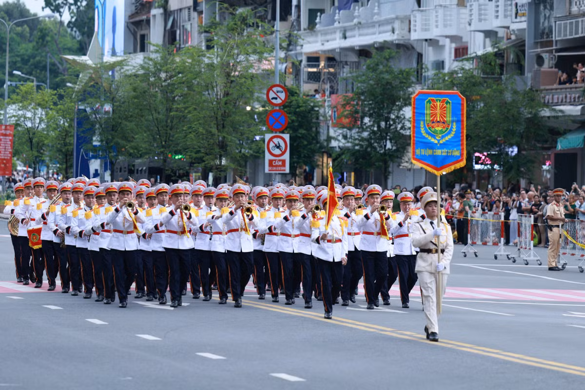 Sự kiện văn hóa, nghệ thuật và biểu diễn nghiệp vụ đặc sắc do Bộ Công an tổ chức. Những màn trình diễn võ thuật, khí công, kỹ năng chiến đấu, mô phỏng nghiệp vụ cùng âm nhạc truyền thống và hiện đại đã mang đến một đêm mãn nhãn, xúc động và đầy tự hào.