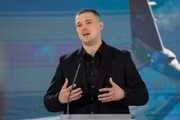 Cựu Bộ trưởng Quốc phòng Ukraine kêu gọi tổ chức bầu cử 