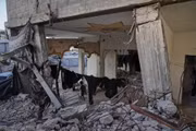 Vụ sập nhà phơi bày mối nguy chết người tiềm ẩn ở Gaza