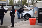 Danh tính nghi phạm xả súng ở ngoại ô thủ đô Paris