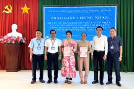 TPHCM: Phường Phước Thắng trao sổ hồng đầu tiên sau vận hành chính quyền địa phương 2 cấp