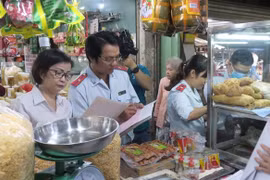 TP HCM kiểm soát chặt an toàn thực phẩm trước, trong và sau Tết Bính Ngọ