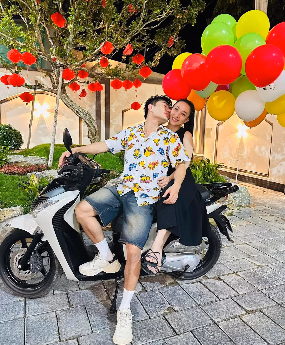 Qua những hình ảnh nam diễn viên chia sẻ, có thể thấy căn nhà rất khang trang, rộng rãi và mang phong cách hiện đại. Ảnh: FBNV