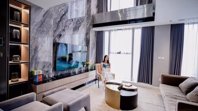 Tại Hà Nội, Lương Thùy Linh sở hữu căn penthouse 130m2 nằm tại vị trí đắc địa với tầm nhìn bao trọn Hồ Tây. Ảnh: FBNV