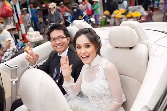Hơn 10 năm trước, đám cưới của doanh nhân Nguyễn Quốc Vũ và Đoàn Di Băng gây xôn xao dư luận khi cô dâu được nhà trai tặng quà cưới 2 tỷ và căn nhà trị giá 1 triệu USD. Ảnh: Internet