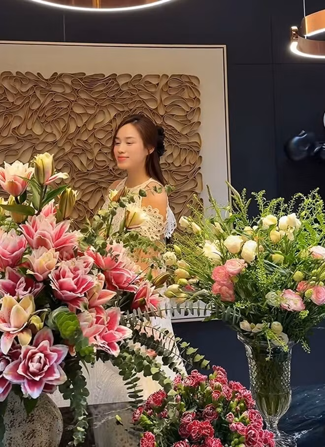 Hoa hậu Đỗ Thị Hà đang sống trong căn hộ sang trọng, rộng rãi tại Hà Nội. Ảnh chụp màn hình