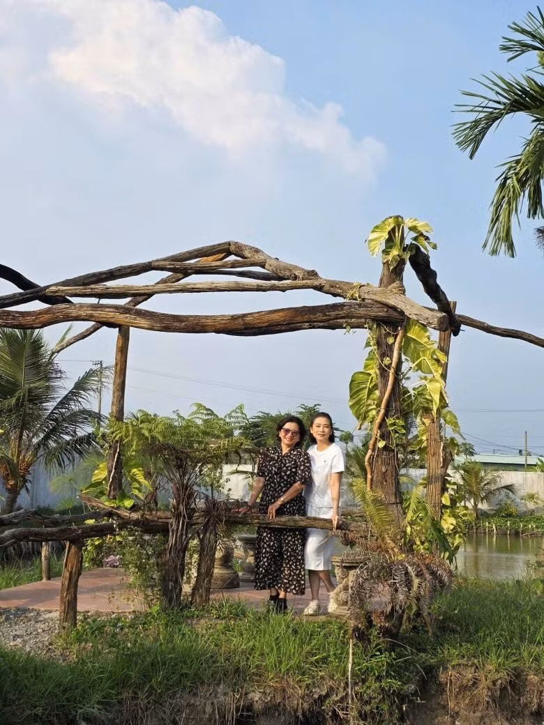 Đây không chỉ là nơi nghỉ dưỡng của gia đình, mà còn là điểm hẹn để NSND Tạ Minh Tâm đón tiếp bạn bè, đồng nghiệp thân thiết. Ảnh: FBNV