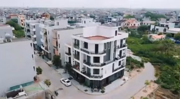 Trước đó, Hoàng Đức đã xây tặng bố mẹ căn biệt thự 4 tầng đồ sộ tại quê nhà Hải Dương. Ảnh chụp màn hình