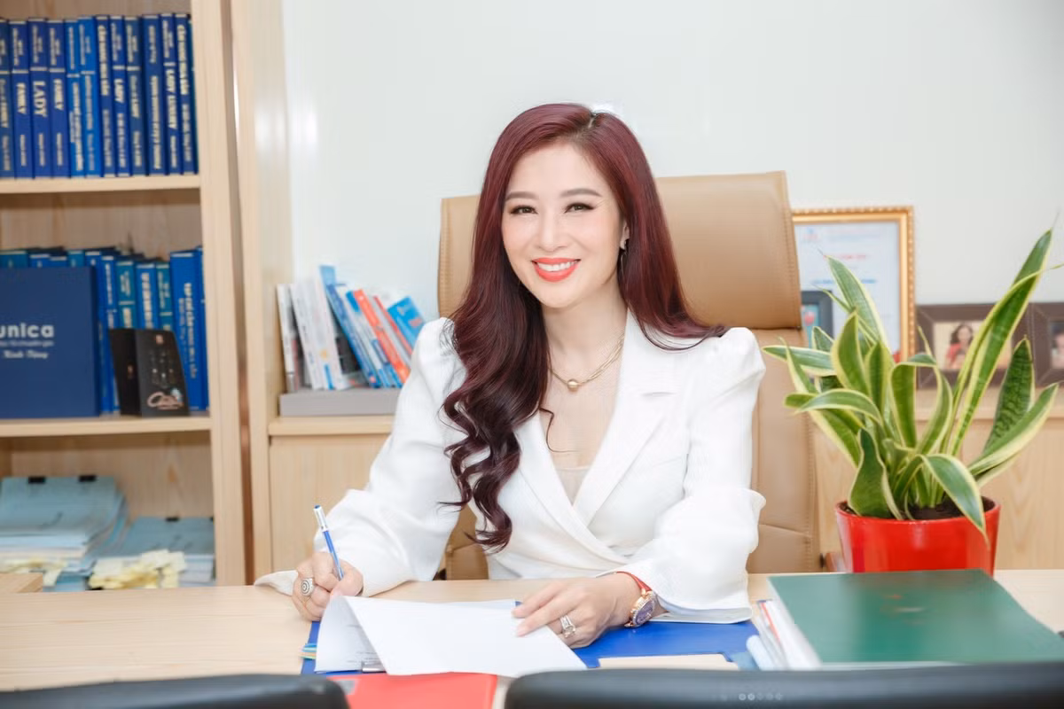 Nguyễn Thu Hương (sinh năm 1979) đạt giải Hoa khôi Thể thao 1995, Á hậu Mrs World 2011, từng làm diễn viên, MC sau đó chuyển sang con đường kinh doanh. Ảnh: Vietnamnet