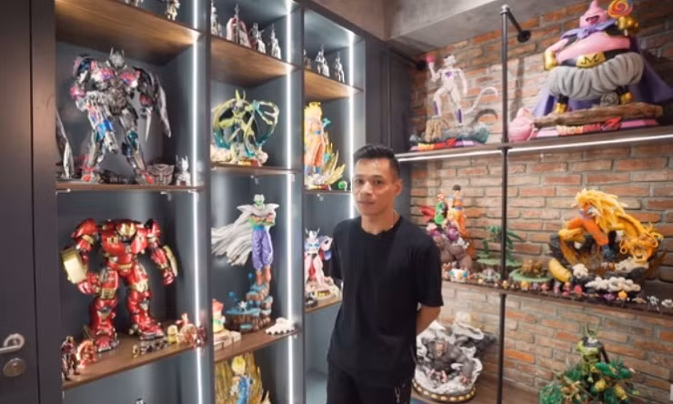Độ Mixi còn cho thấy độ chịu chi khủng khi rinh về cơ ngơi các mô hình đồ chơi đắt tiền. Ảnh: Internet