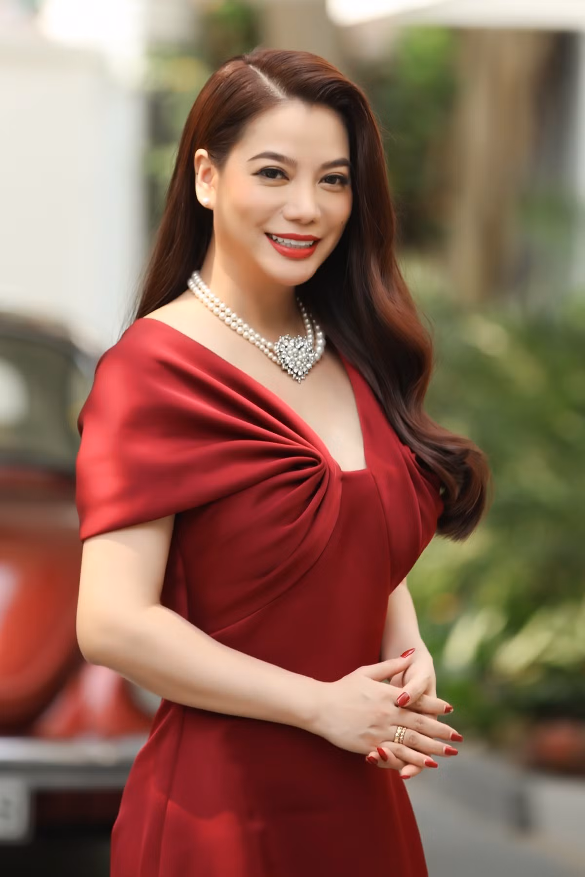 Nữ diễn viên ưa thích các trang sức kim cương, ngọc trai. Ảnh: FBNV