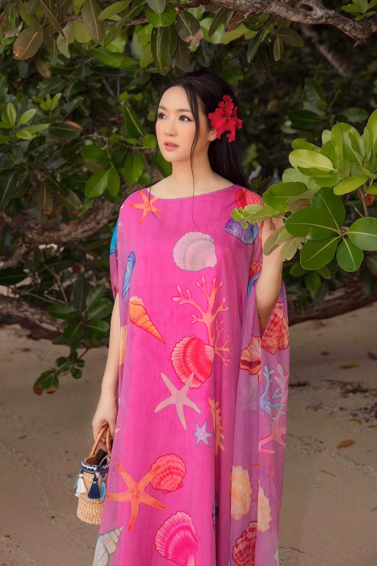 Dù không còn hoạt động showbiz sôi nổi, Hoa hậu Giáng My vẫn thu hút sự chú ý mỗi khi xuất hiện. Ở tuổi U60, Giáng My khiến nhiều người trầm trồ bởi làn da căng mướt, vóc dáng mềm mại và được gọi bằng danh xưng “hoa hậu không tuổi”. Ảnh: FBNV