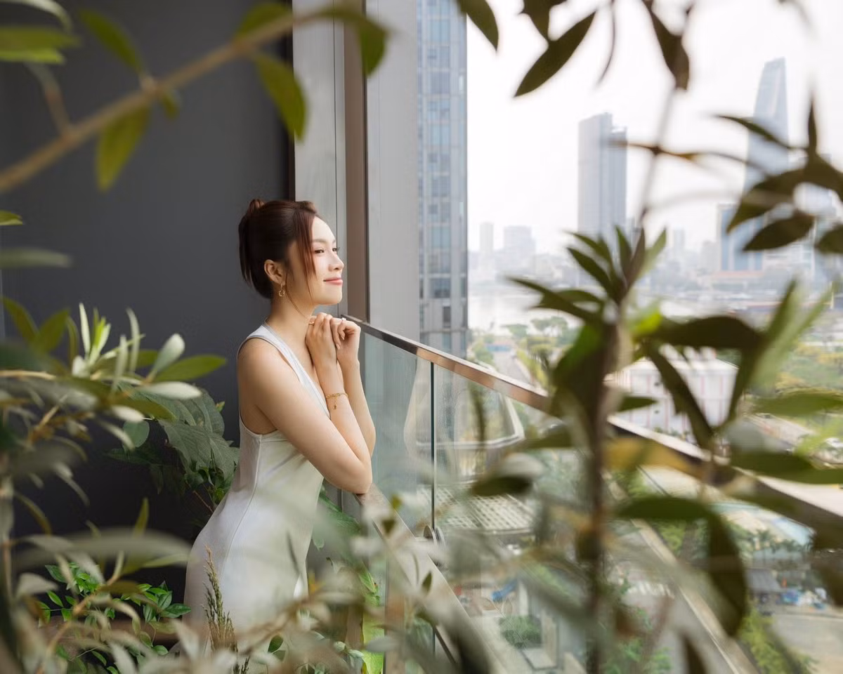 Từ ban công có thể ngắm sông Sài Gòn và trung tâm thành phố từ xa. Ảnh: FB Thanh Thanh Huyền