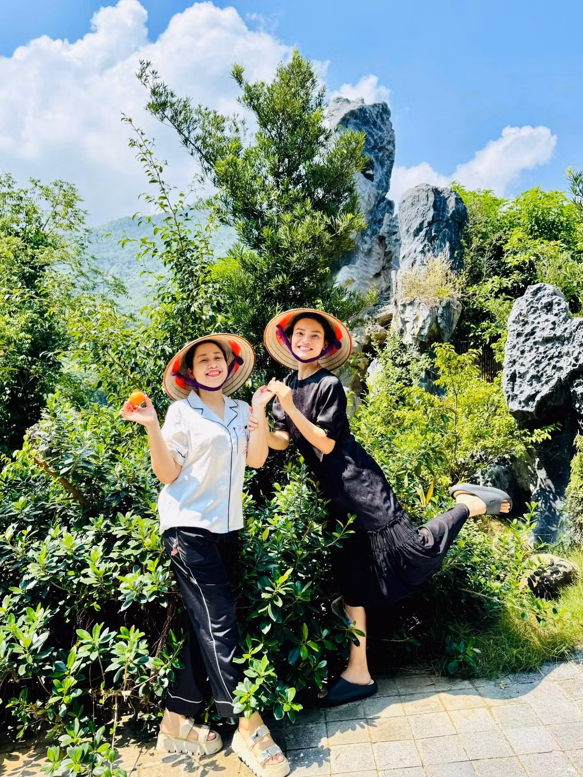 Cùng với việc hoàn thiện các hạng mục, Phạm Phương Thảo trồng hàng nghìn cây ăn quả và cây cảnh. Ảnh: FB Phạm Phương Thảo