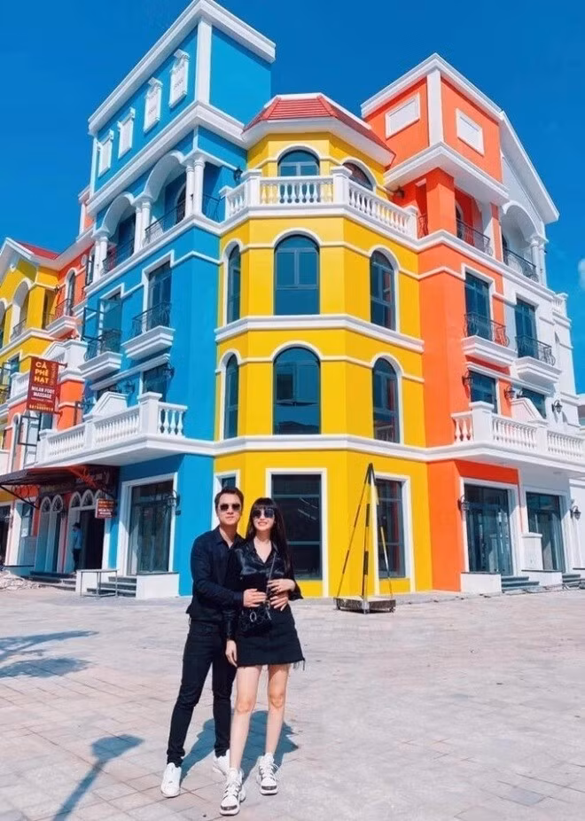 Nam ca sĩ từng mạnh tay mua tặng vợ biệt thự ở Phú Quốc. Ảnh: FBNV