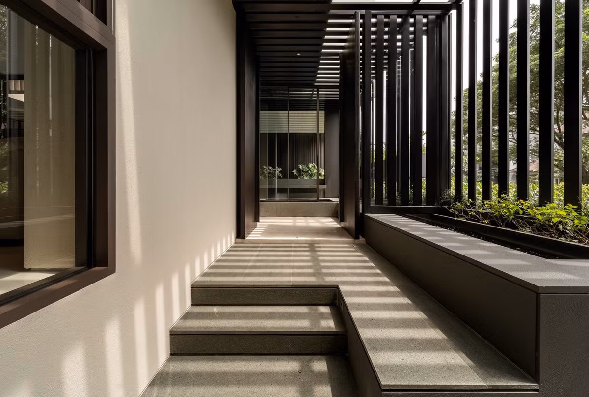 Mỗi tầng được bố trí để hỗ trợ một chức năng riêng biệt đồng thời duy trì sự lưu thông thông suốt và kết nối trực quan. Ảnh: Arte Haus