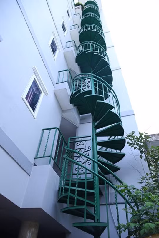 Ngôi nhà gồm 6 tầng, tổng diện tích 600m2. Ảnh: FBNV