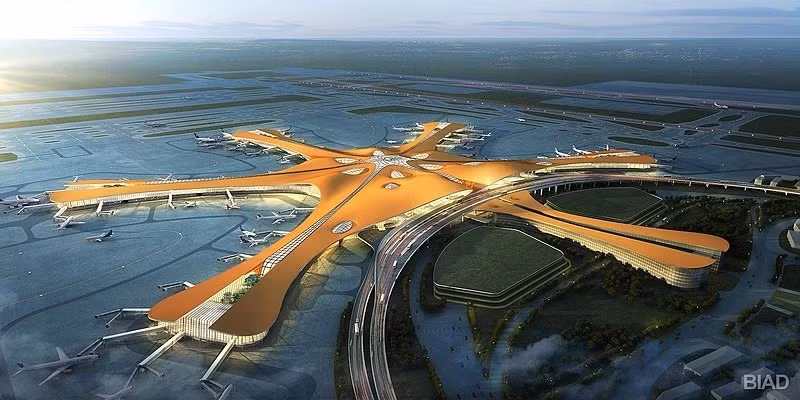 Yếu tố độc đáo nhất và cũng tốn kém nhất của sân bay Đại Hưng là thiết kế nhà ga với 6 cánh tay vươn ra từ một tòa nhà trung tâm, tượng trưng cho hình dáng một con phượng hoàng đang dang rộng đôi cánh. Ảnh: Airport Technology