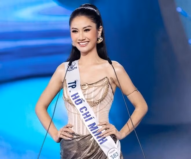 Đêm chung kết Miss Cosmo Việt Nam 2025 khép lại với ngôi vị Hoa hậu thuộc về Nguyễn Hoàng Phương Linh. Sau khoảnh khắc đăng quang, mọi thông tin xoay quanh Tân Hoa hậu Phương Linh đều thu hút sự chú ý của cộng đồng mạng. Ảnh: Internet