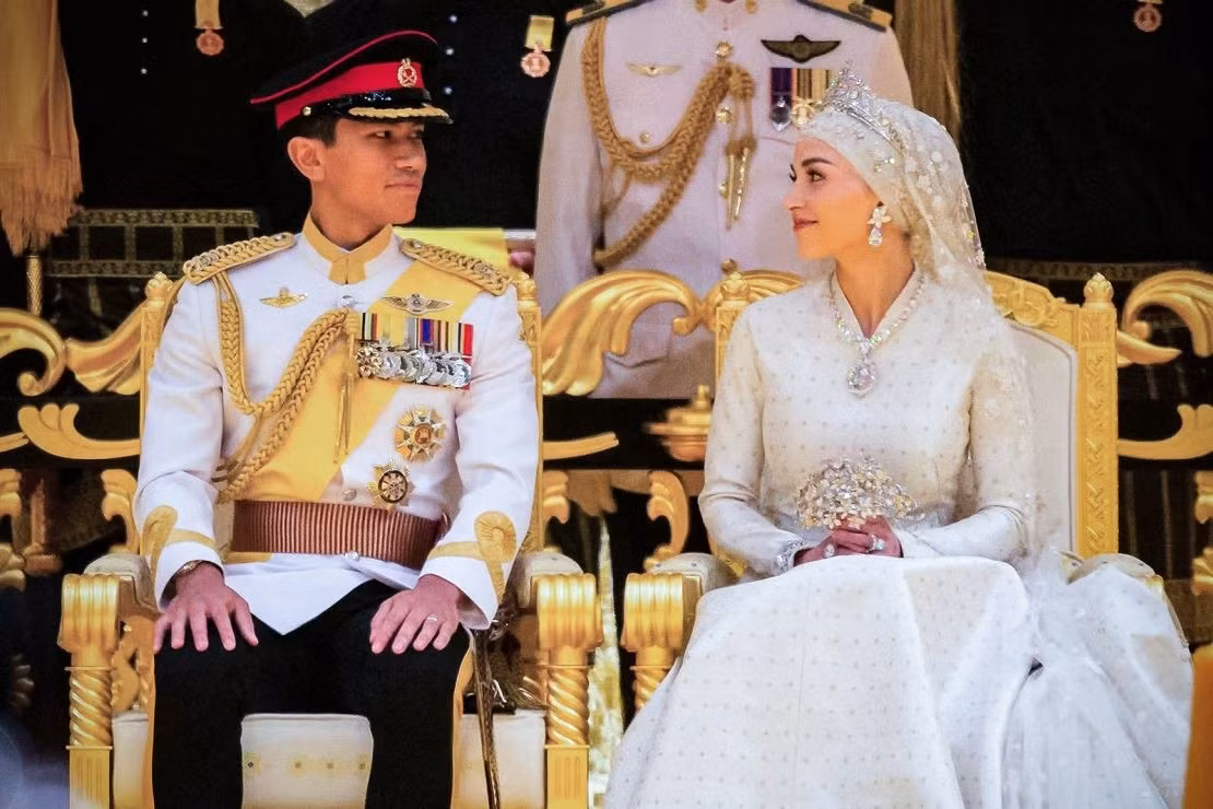 Điểm nhấn của hôn lễ là tiệc cưới hoàng gia tại cung điện Istana Nurul Iman, một trong những cung điện lớn nhất thế giới. Ảnh: Lifestyleasia