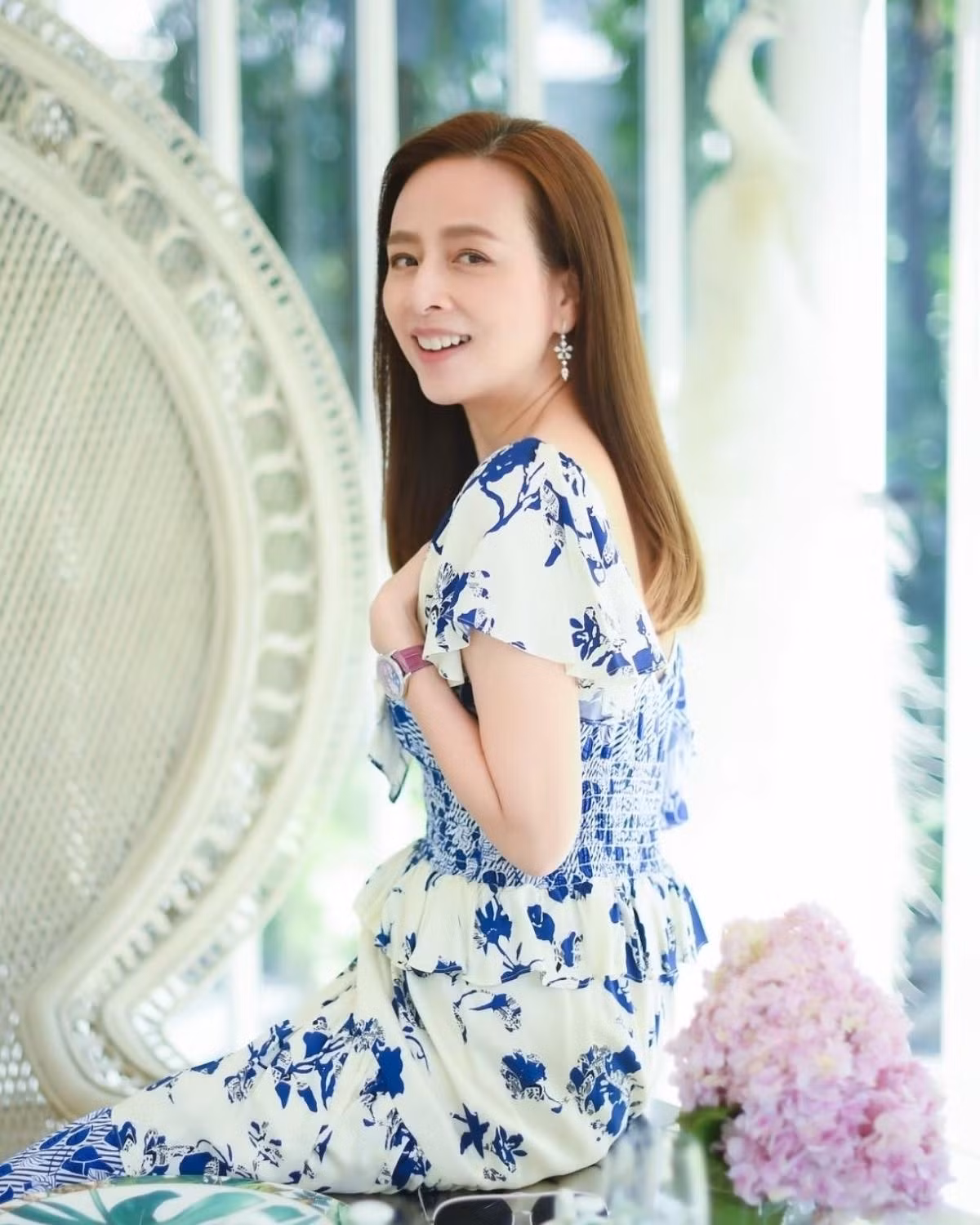 Bước sang tuổi 60, bà Madam Pang được khen có thần thái rạng rỡ, trẻ trung hơn tuổi thật. Ảnh: FB Madam Pang