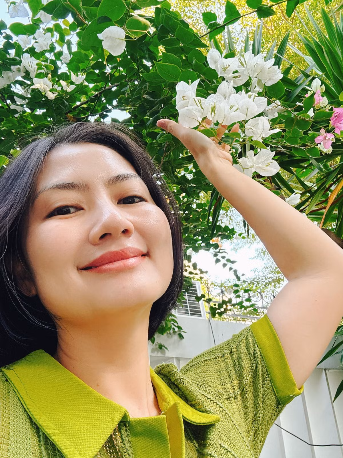Khoảng sân xanh mát, ngập tràn hoa lá. Ảnh: FB Ngọc Lan Nguyễn